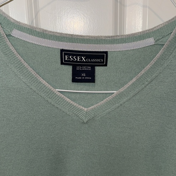 Essex Classic V-neck Sweater - Picture 2 of 5